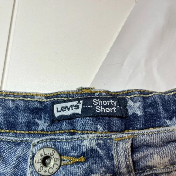 Levi’s shorty shorts with stars | girls size 8 Reg - Picture 4 of 5